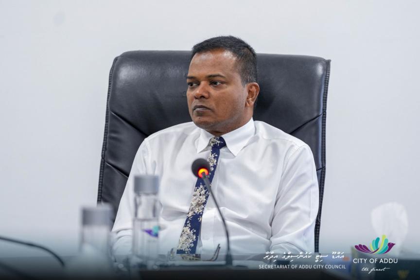 ފެނަކައިން މުވައްޒަފުން ވަކިކުރި މައްސަލައިގައި އިހުތިޖާޖަށް ނުކުތުމަށް އައްޑޫ މޭޔަރު ގޮވާލައްވައިފި