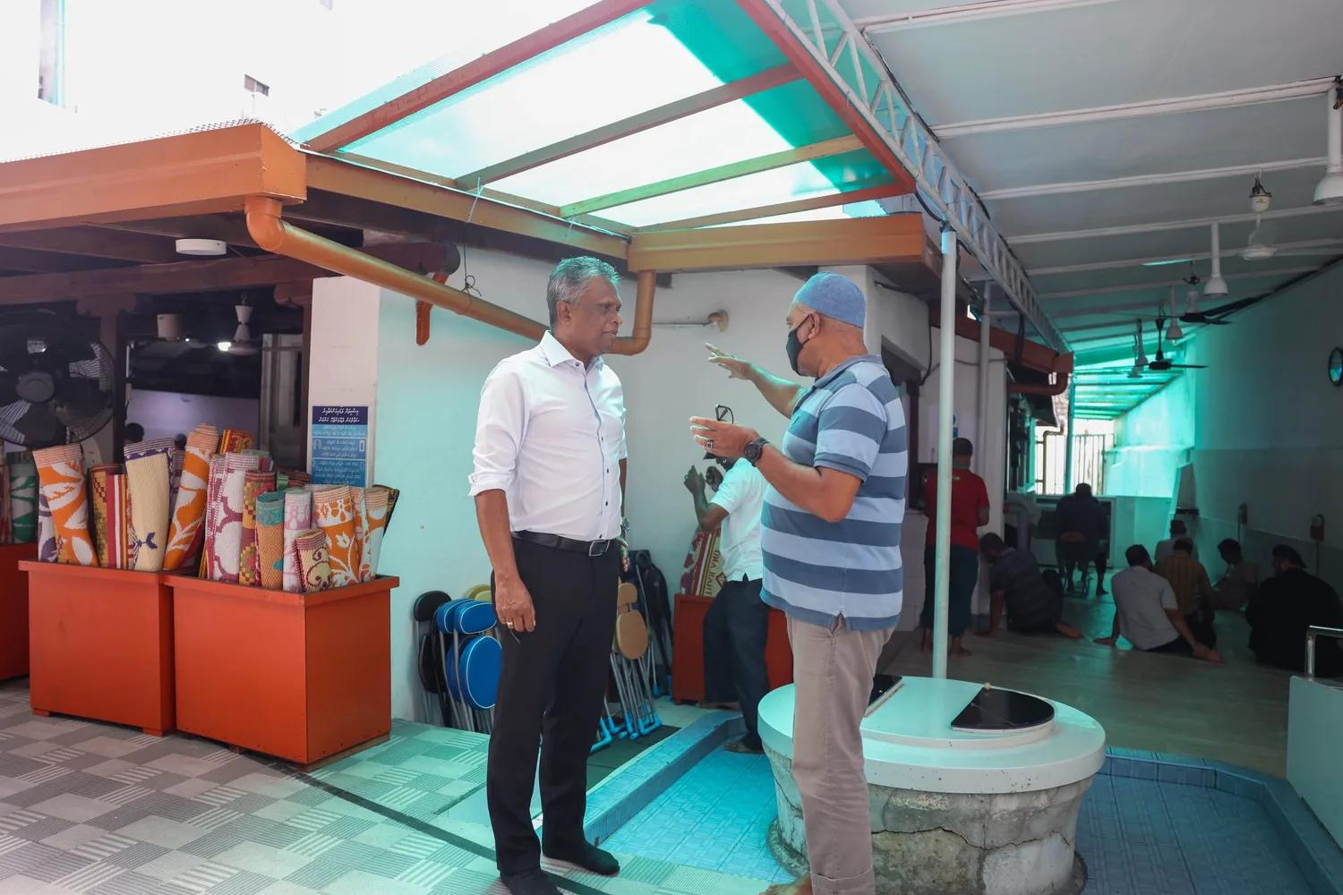 މިސްކިތްތަކުން ވައްކަންކުރާ މީހުންނަށް ޙައްޤު އަދަބު ދިނުމަށް މޭޔަރ ޢާޒިމް ގޮވާލައްވައިފި