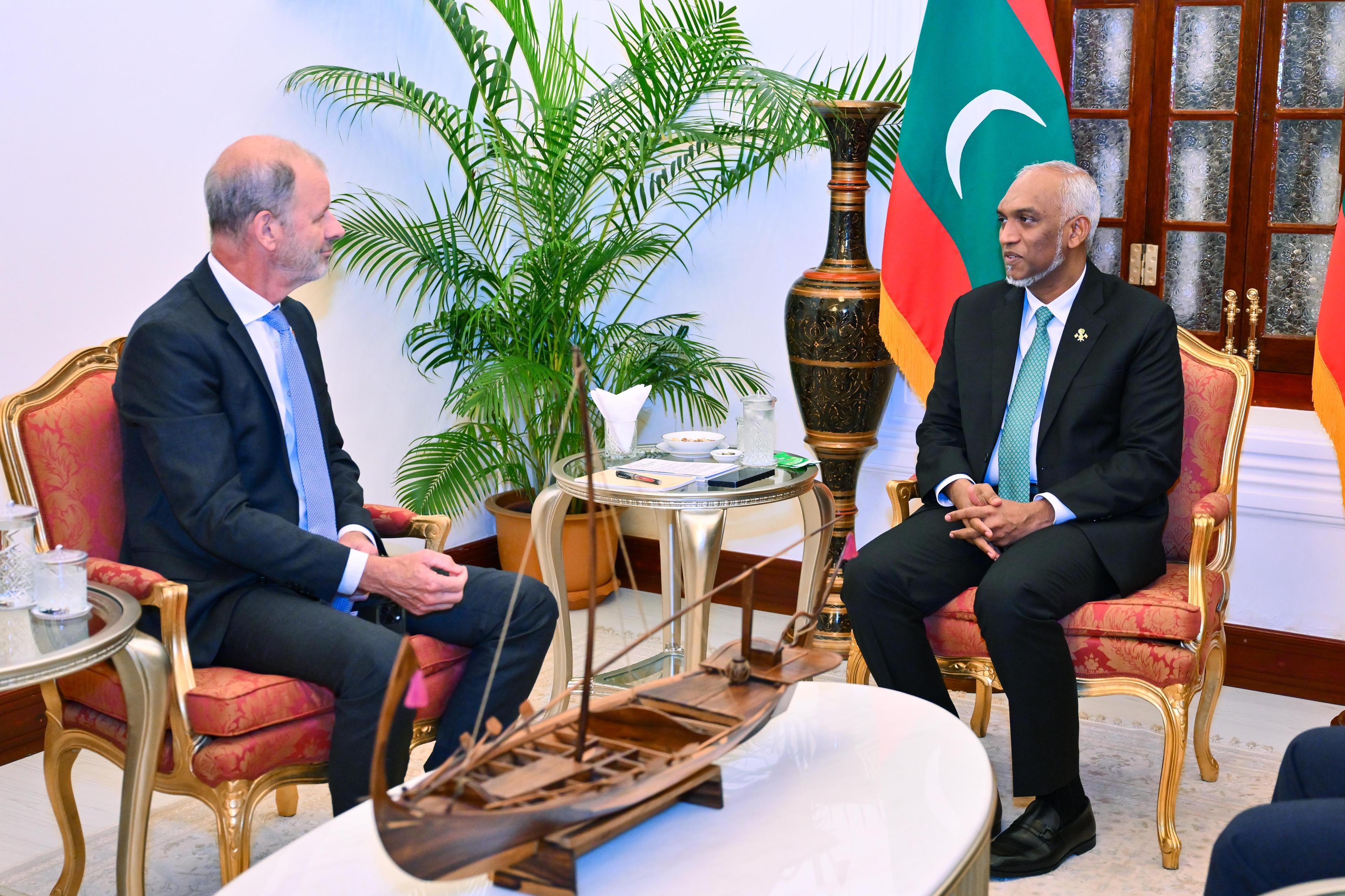 ނައިބު ރައީސް ޔޮހާނަސް ޒުޓް، ރައީސްގެ އަރިހަށް އިހްތިރާމްގެ ޒިޔާރަތެއް!