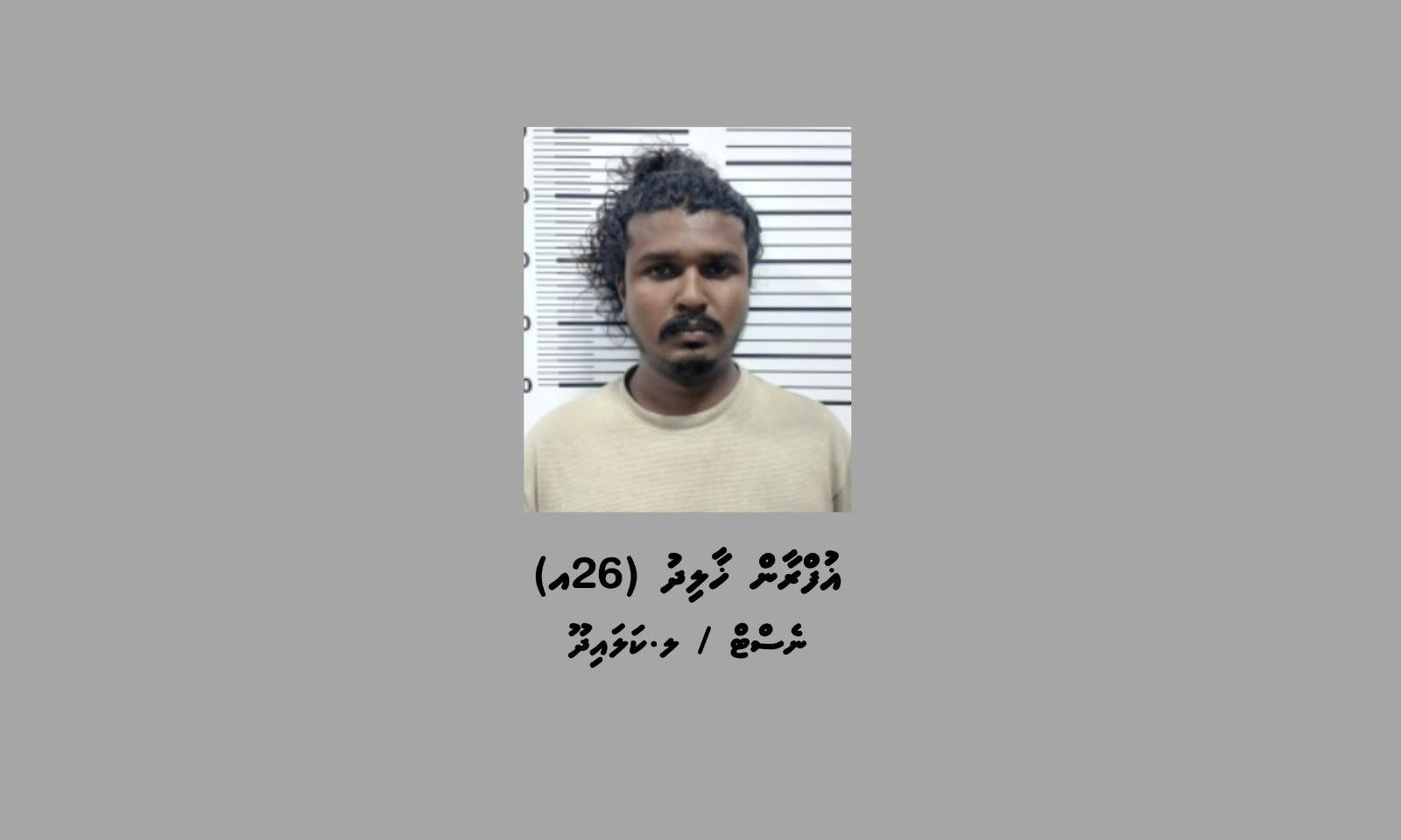 ޕާކުކޮށްފައި އޮތް ކާރެއްގައި ޖެއްސުމަށްފަހު ފިލި މީހާ ހައްޔަރުކުރި އިރު އަތުގައި ހުރީ މަސްތުވާތަކެތި: ފުލުހުން