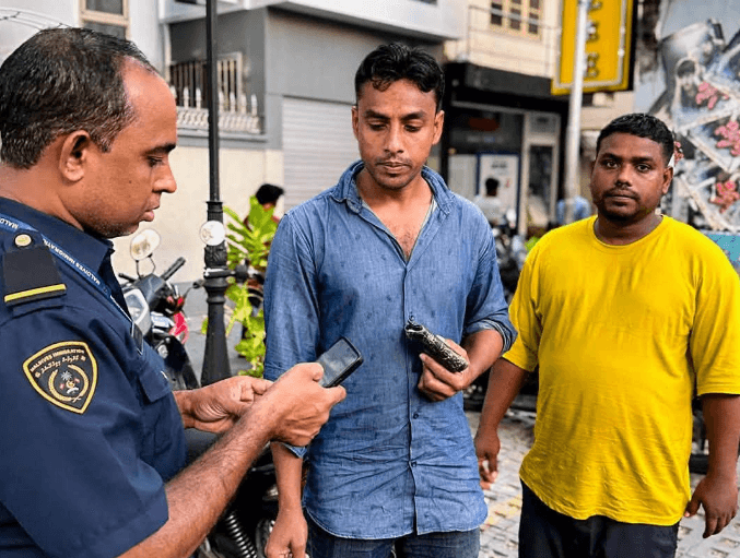 75 ބިދޭސީއަކު ބަލައި ފާސްކޮށް، އެކަކު އިމިގްރޭޝަންގެ ބެލުމުގެ ދަށަށް ގެންގޮސްފި