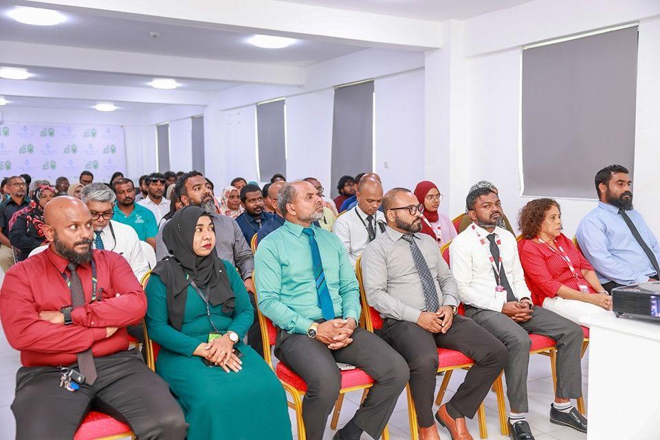 ތަމްރީނު ފުރިހަމަކުރި ބައިވެރިންނަށް ސެޓްފިކެޓް ހަވާލުކުރުމަށް ބޭއްވި ރަސްމިއްޔާތުގެ ތެރެއިން (ފޮޓޯ/ ވެމްކޯ)