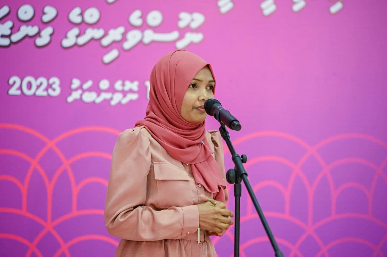 ޕީއެސްއެމްގެ އެމްޑީކަމުގައި ހުންނެވި ޒީނާ ޒާހިރު 