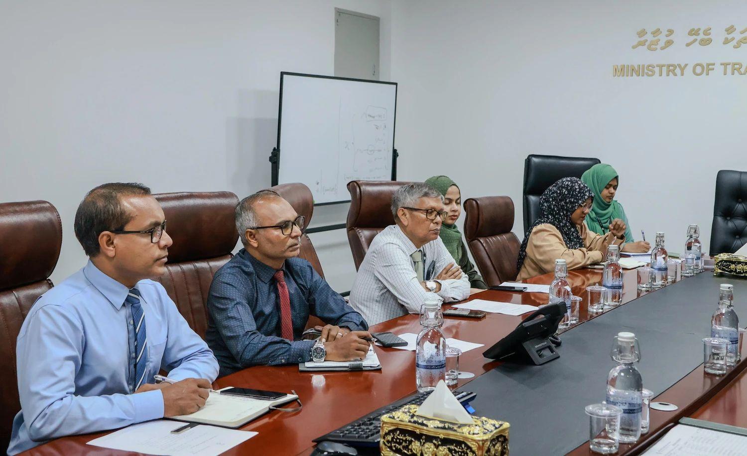 ލަކުޑި ފެރީތައް އޮޕަރޭޓް ކުރުމުގައި ދިމާވާ މައްސަލަތަކާ ގުޅޭ ގޮތުން މަޝްވަރާކޮށްފި