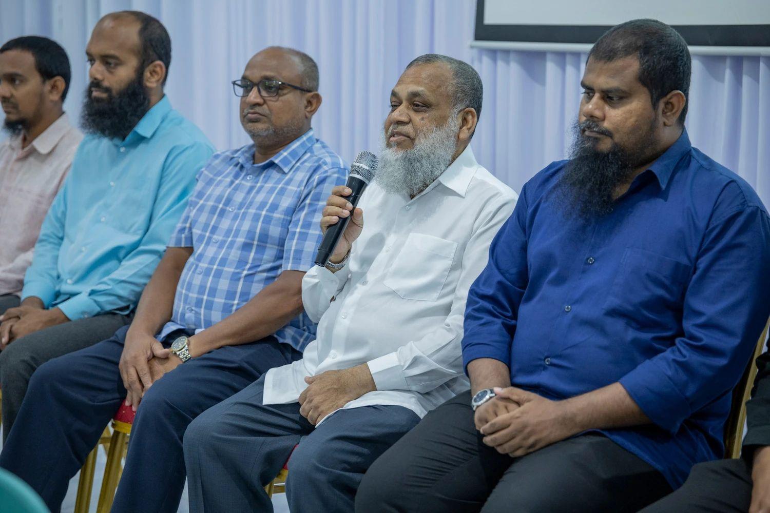 އައްޑޫ އިމާމުން ތަމްރީންކުރުމުގެ ޕްރޮގުރާމުގެ ބައިވެރިންނާ އިސްލާމީ މަރުކަޒުގެ އިސް އިމާމު ބައްދަލުކުރައްވައިފި