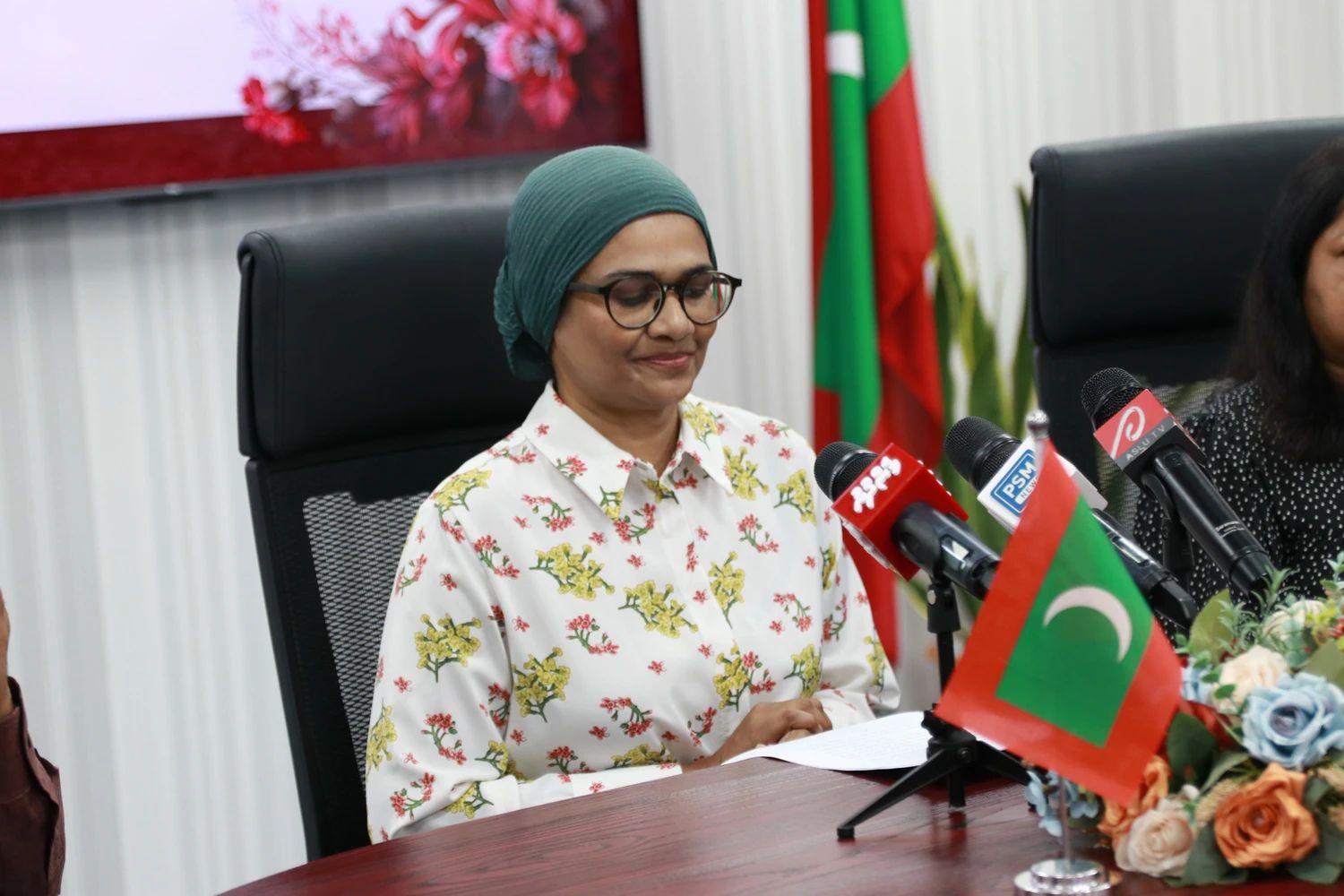 "ރައީސްގެ ހިތްވަރުފުޅާއި މަސައްކަތްޕުޅަށް އައްސަރި ބަހާއި ސާބަސް"