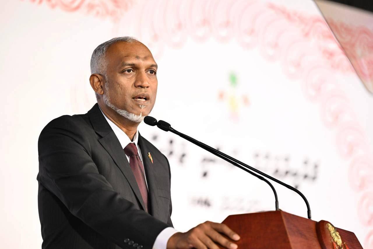 ގައުމީ ދުވަހުގެ ރަސްމީ ޖަލްސާގައި ރައީސް މުއިއްޒު ވާހަކަދައްކަވަނީ (ފޮޓޯ/ ރައީސް އޮފީސް)