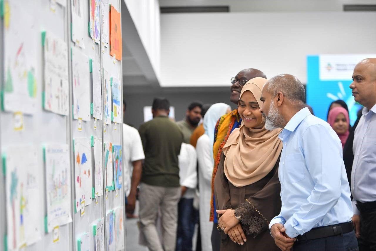 ޗިލްޑްރެންސް ޑޭ އާޓް އެގްޒިބިޝަން ހުޅުއްވައިދެއްވައިފި