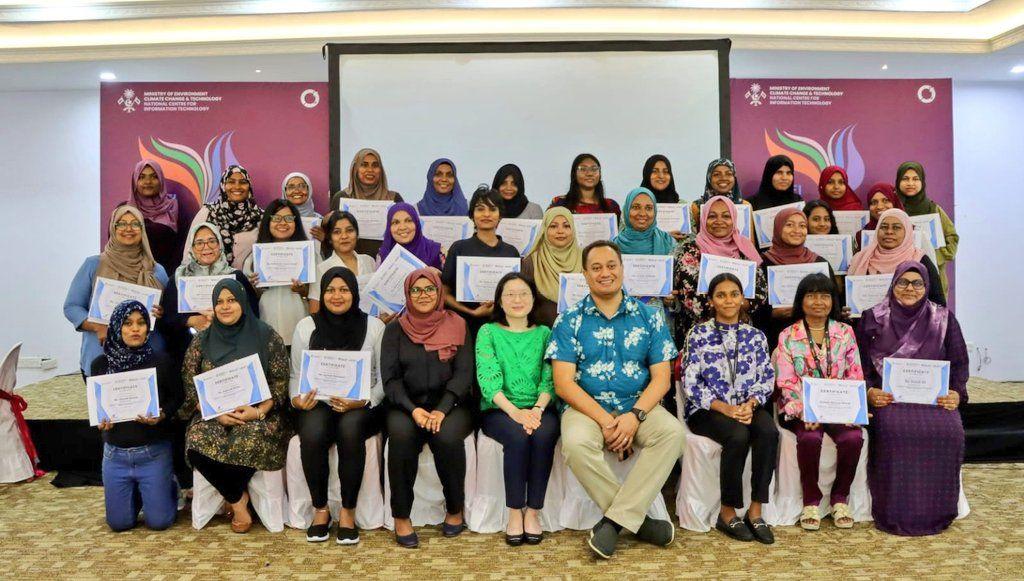 އަންހެން ވިޔަފާރިވެރިންނަށް ޑިޖިޓަލް މާކެޓިންގް އާއި ގުޅޭ މައުލޫމާތު ދީފި