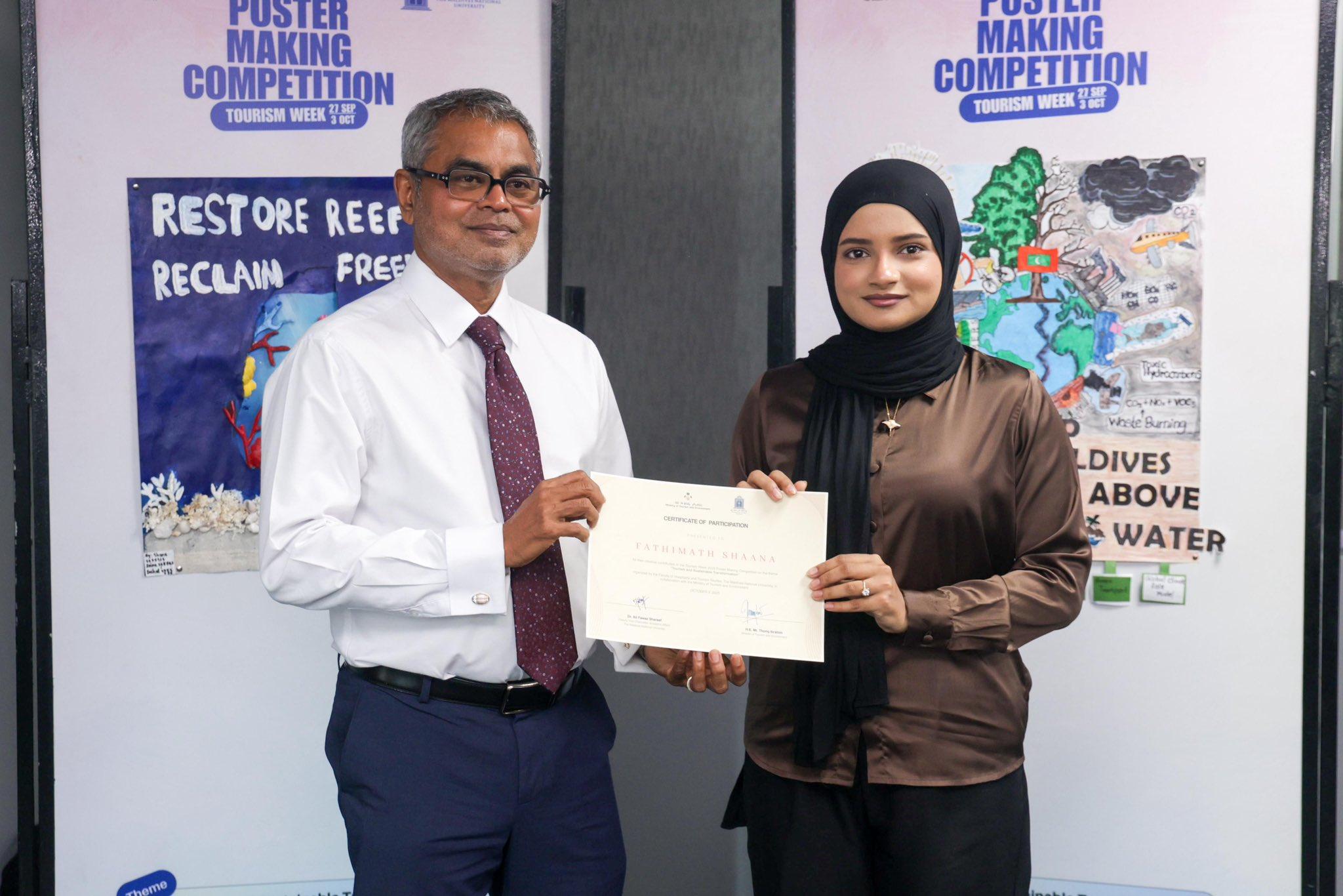 ފަތުރުވެރިކަމާއި ދެމެހެއްޓެނިވި ތަރައްޤީއަށް ޕޯސްޓަރ ކުރެހުމުގެ މުބާރާތުގެ ސެޓްފިކެޓް ހަވާލުކޮށްފި