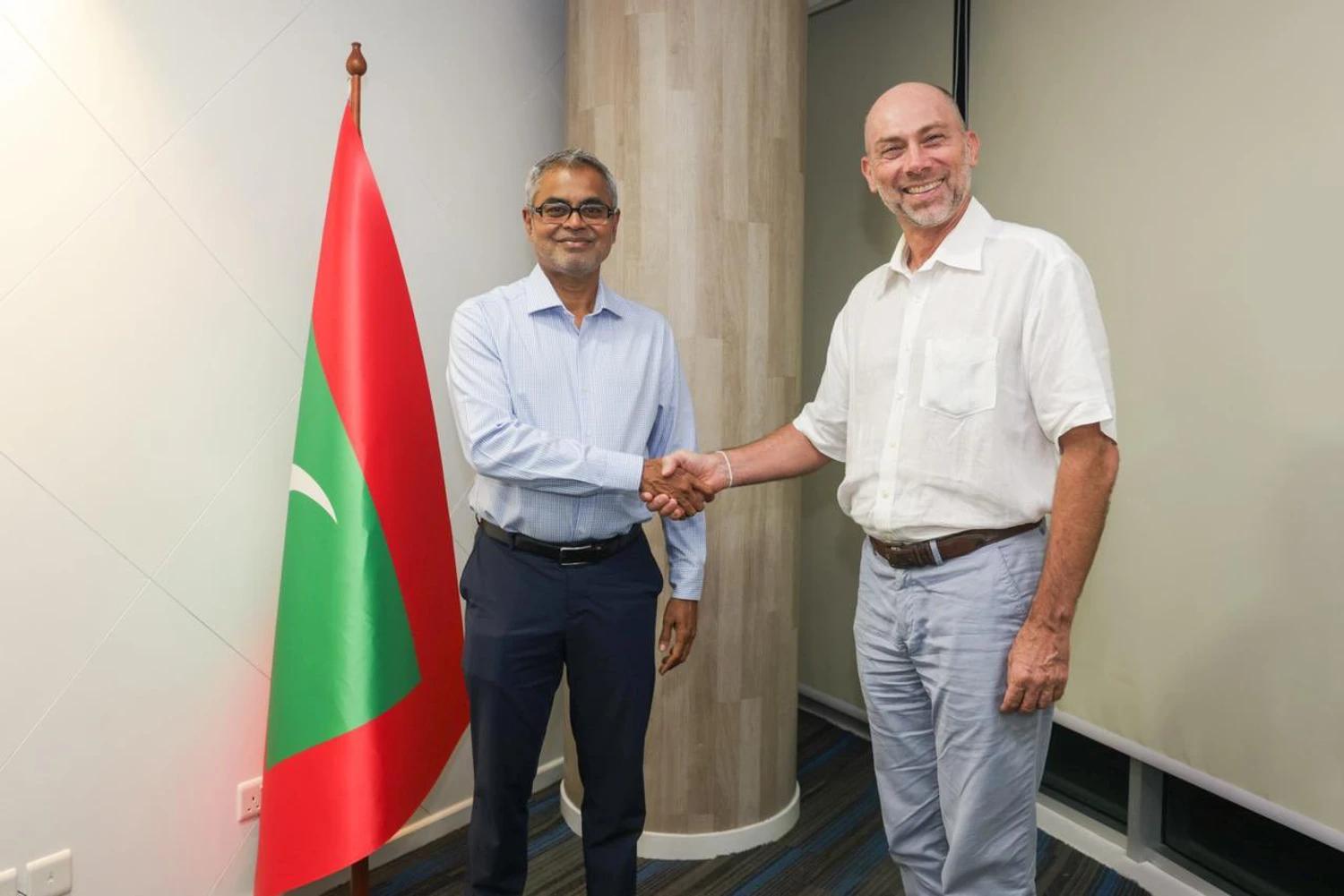 ޝަންގްރީ-ލާ ވިލިނގިލި އަލުން ހުޅުވުމުގެ ތައްޔާރީތަކާ ބެހޭ ގޮތުން މިނިސްޓަރު ޠާރިޤްއާ ބައްދަލުކޮށްފި