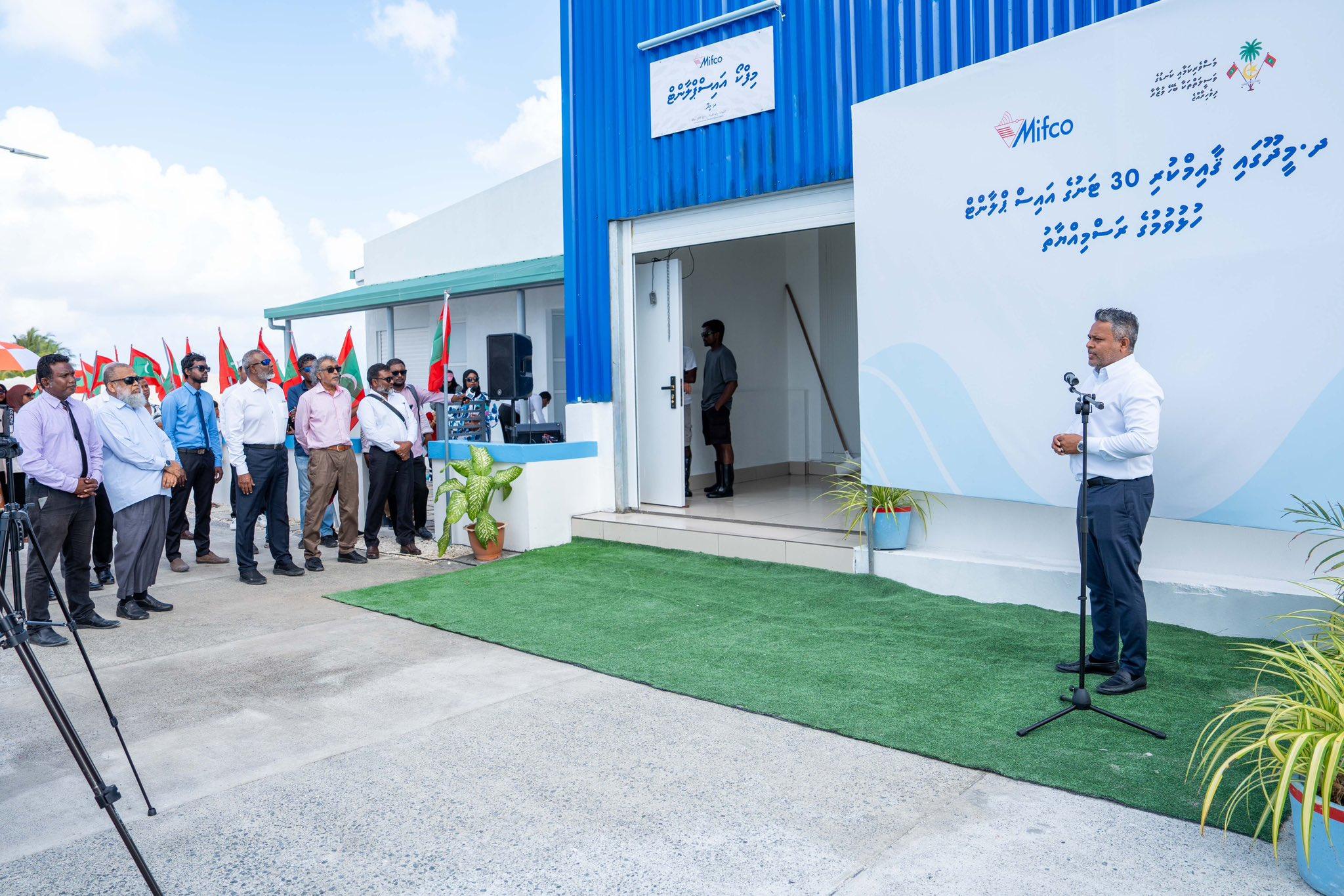 ދ. މީދޫ އައިސްޕްލާންޓު ހުޅުވައިިފި