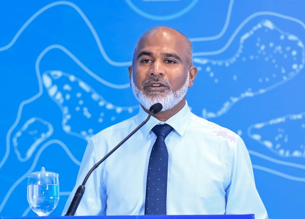 އޭއައި އަށް ޓީޗަރުން ތަމްރީނު ކުރަނީ