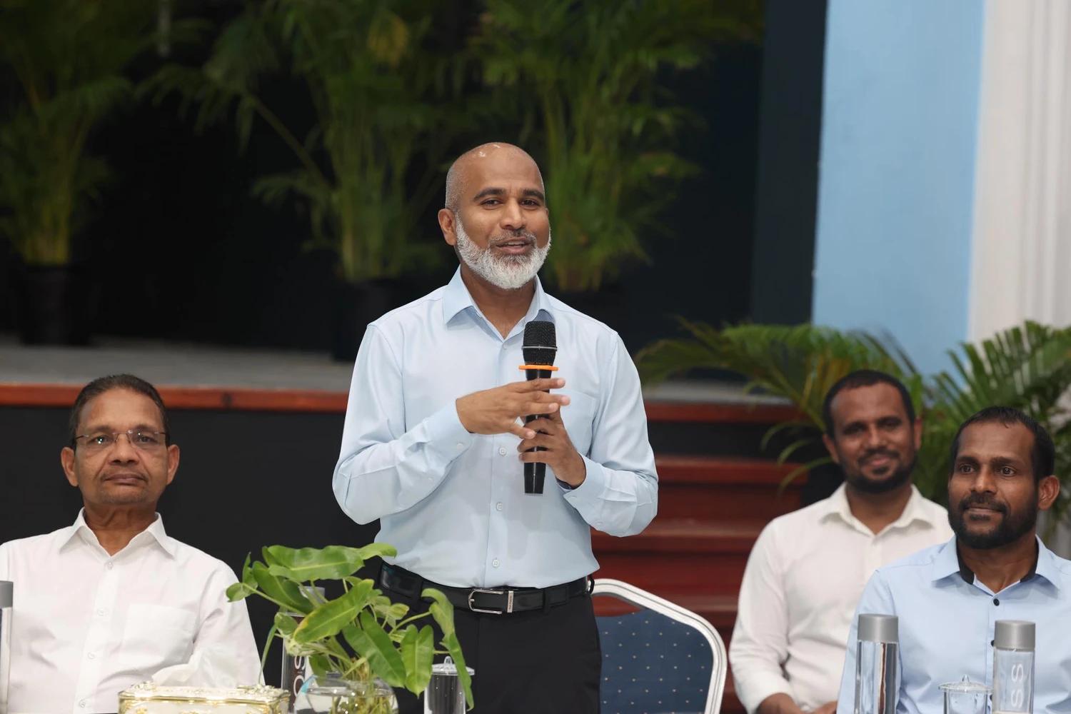 ބައެއް ސްކޫލްތަކުގެ މުދައްރިސުންނާއި އެޑިއުކޭޝަން މިނިސްޓަރ ބައްދަލުކުރައްވައިފި