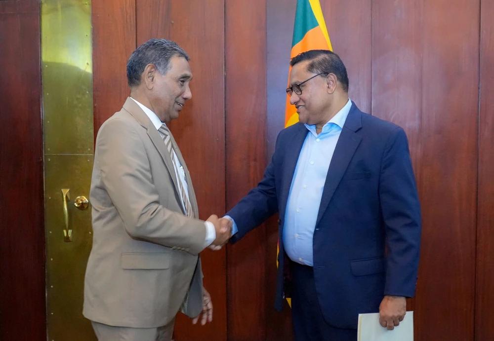 ރާއްޖެއިން ލަންކާއަށް ދޭ އިންސާނީ އެހީ ރަސްމީކޮށް އެ ޤައުމާ ޙަވާލުކޮށްފި