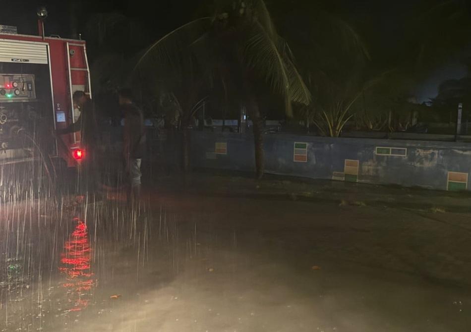 ތިނަދޫ ސިޓީއަށް ބޯކޮށް ވާރޭވެހި, ގެއްލުންތަކެއްވެއްޖެ