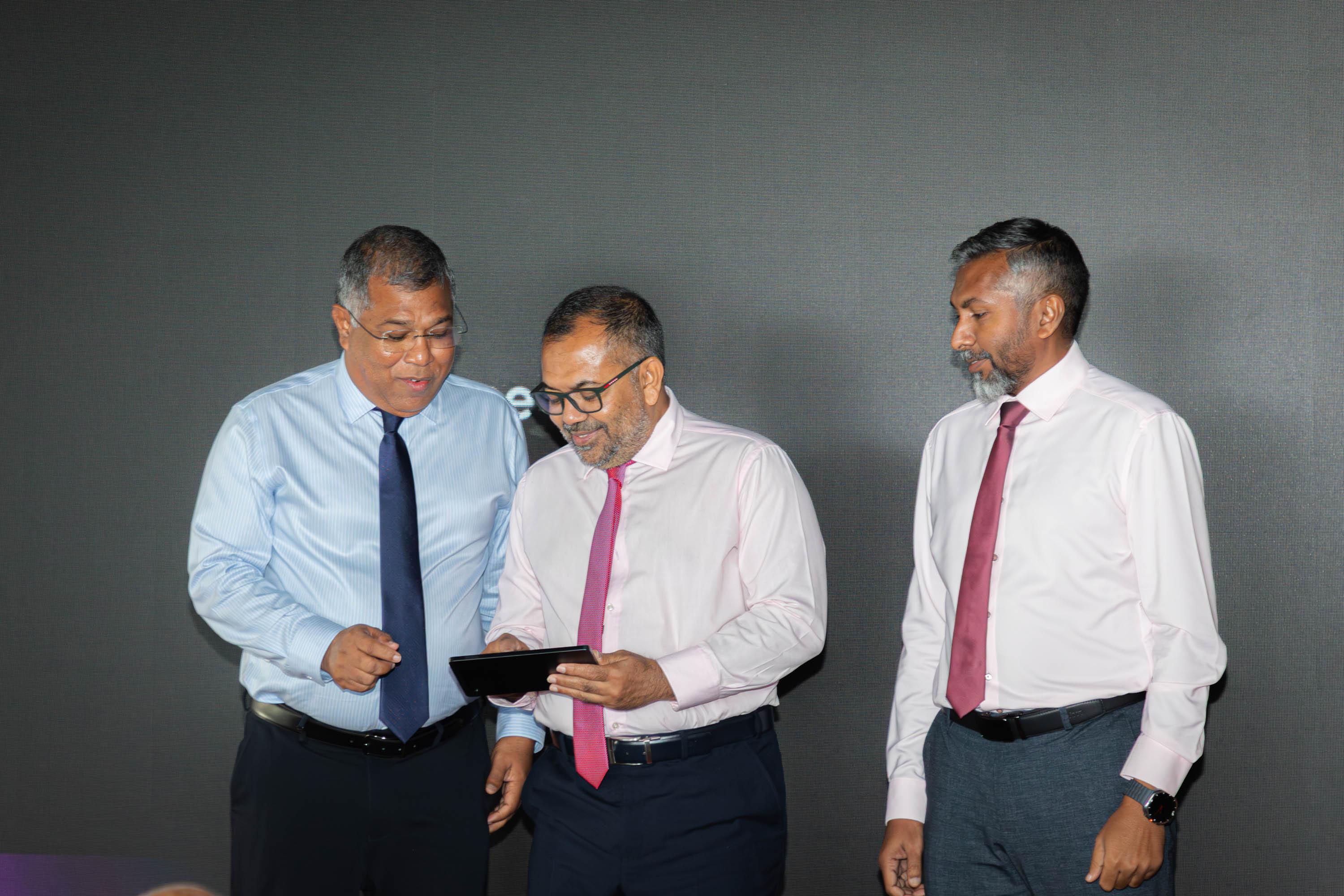 ވިސާ އިންފިނިޓް ކްރެޑިޓް ކާޑު ބީޢެމްއެލް އިން ތައާރަފްކޮށްފި