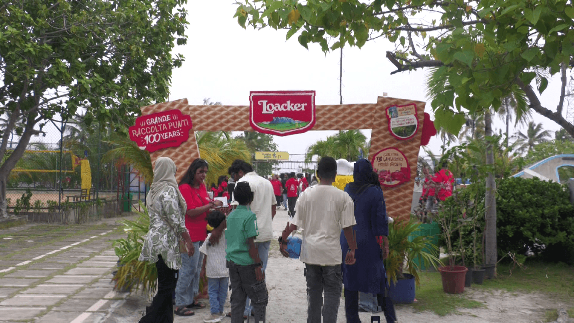 ލޮއާކާ ބްރޭންޑަށް 100 އަހަރު ފުރުން ފާހަގަ ކުރަން ޔޫރޯސްޓޯރުން އިވެންޓެއް ބާއްވައިފި