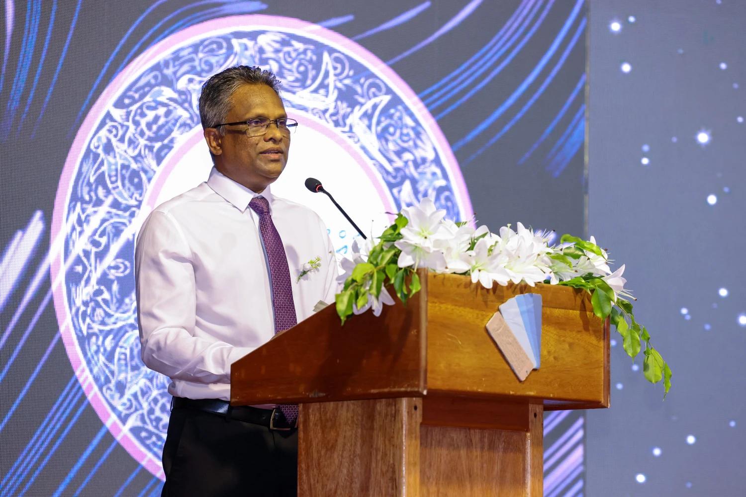 ކައުންސިލުތަކުގެ ޒިންމާތައް އަދާކުރުމަށް ބޮޑެތި ހުރަސްތަކެއް އެބަހުރި: މޭޔަރު އާޒިމް