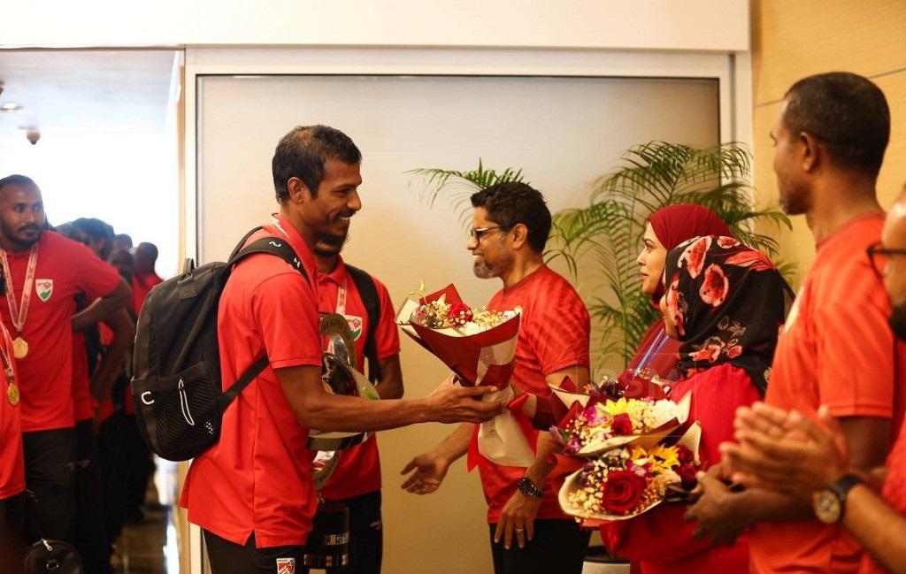 ޤައުމީ ފުޓުބޯޅަ ޓީމު ރާއްޖެ އައުމުން ހޫނު މަރުޙަބާއެއް ކިޔައިފި