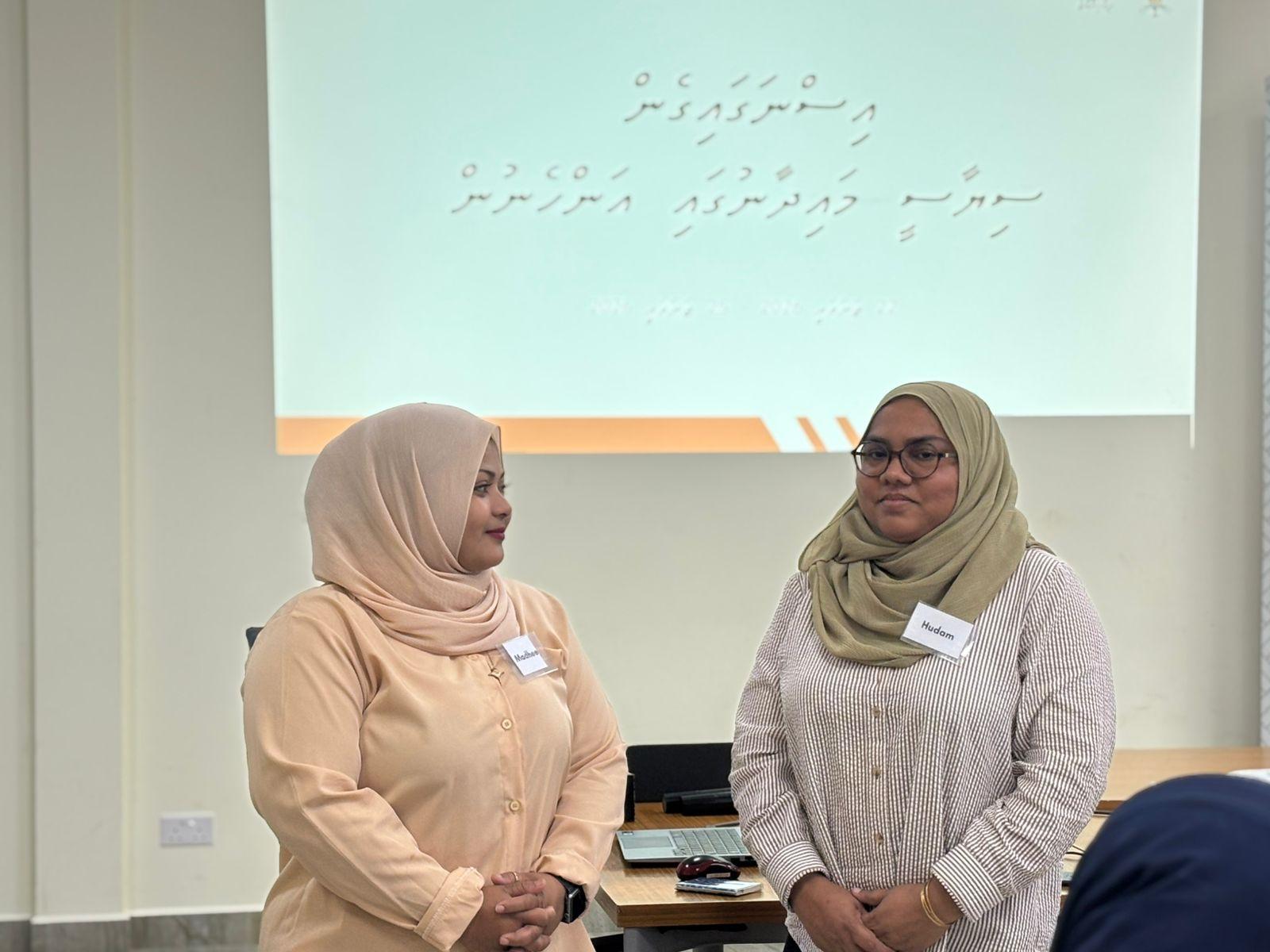 "ޓޭކިންގ ދަ ލީޑް - ވިމެން އިން ޕޮލިޓިކްސް" ޕްރޮގްރާމް އައްޑޫ ސިޓީގައި ފަށައިފި
