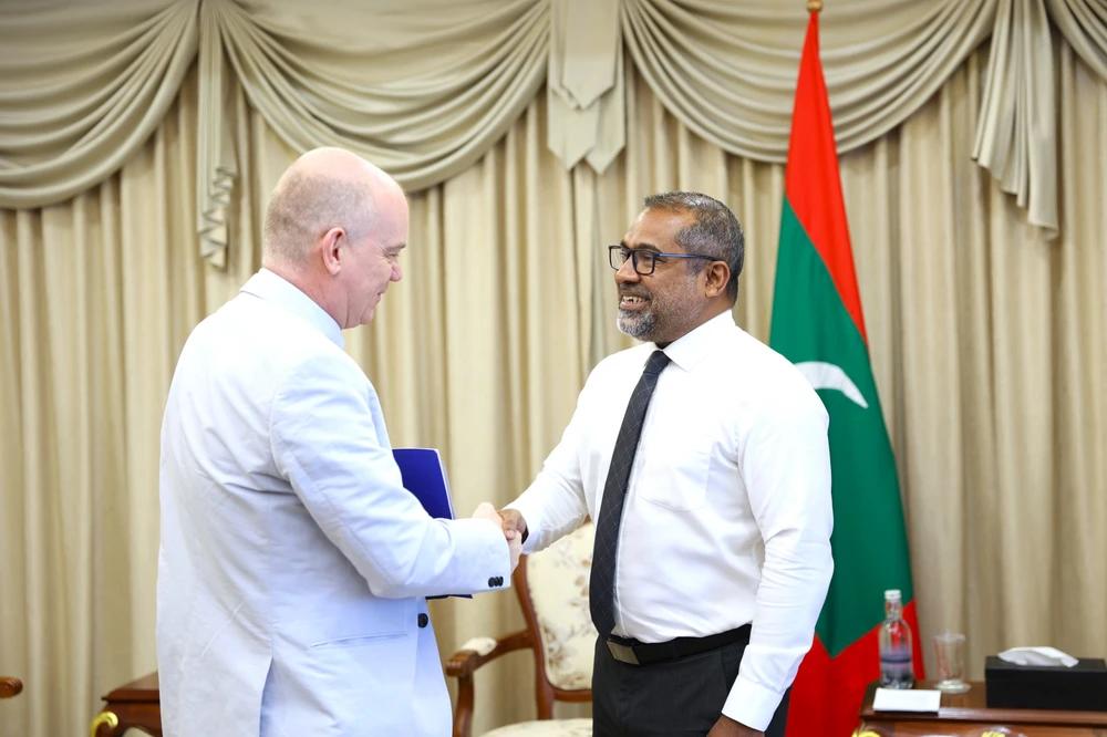 ޔޫ.އެން.އޯ.ޑީ.ސީ އިން ދެކުނު އޭޝިއާއަށް ކަނޑައަޅައި ރީޖަނަލް ރެޕްރެޒެންޓެޓިވް މަޤާމުގެ ފަތްކޮޅު ފޮރިން މިނިސްޓަރަށް އަރުވައިފި