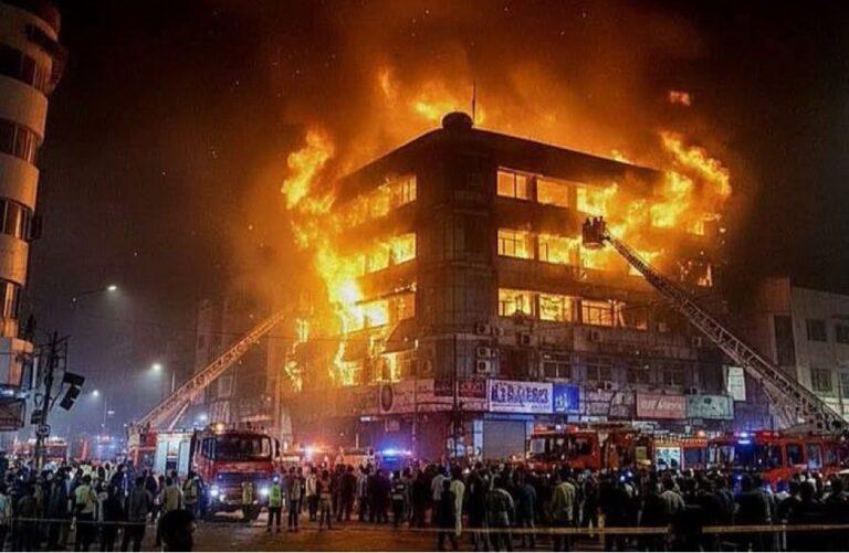 ކަރާޗީގައި ހިނގި އަލިފާނުގެ ހާދިސާ- މަރުވި މީހުންގެ އަދަދު 50 އަށް އަރައިފި