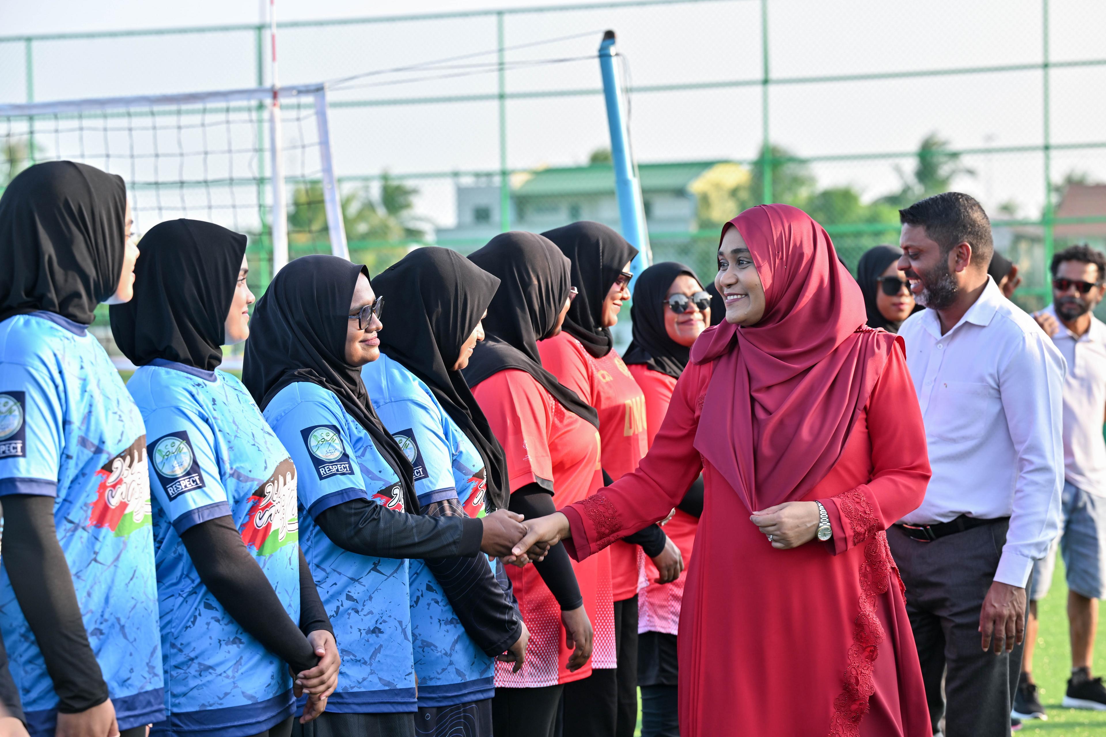 މީދޫ ވޮލީ ކޯޓް ހުޅުވާދެއްވީ މެޑަމް ސާޖިދާ