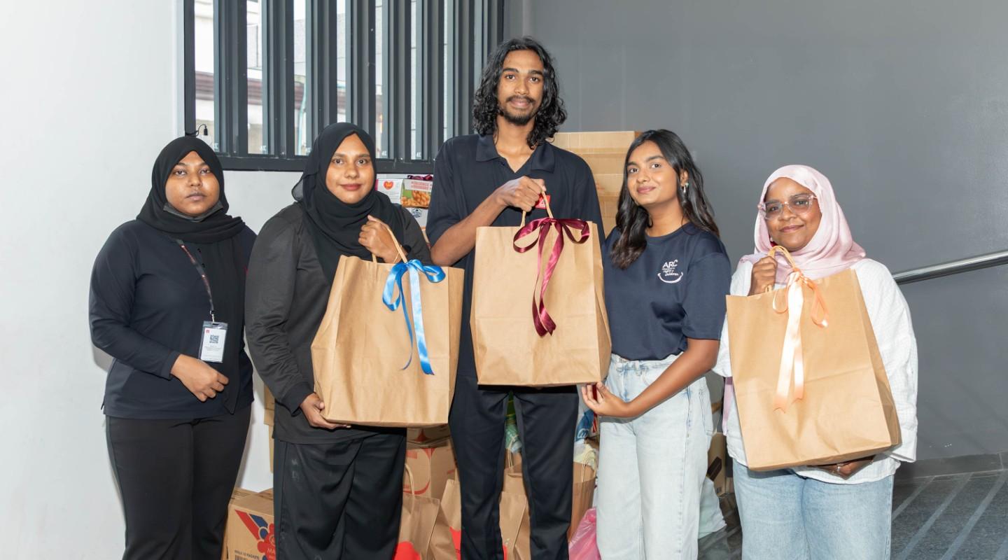 ރަމަޟާން މަހު ބޭނުން ޖެހިފައިވާ އާއިލާތަކަށް ބީއެމްއެލް މުވައްޒަފުންގެ އެހީ