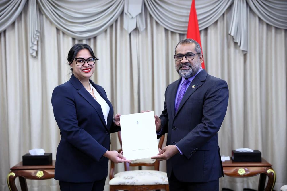 ފަރަންސޭސިވިލާތުން ރާއްޖެ އަށް ކަނޑައެޅި އޮނޮރަރީ ކޮންސުލް އަށް ޚާރިޖީ ވަޒީރު އެގްޒެކެޓަރ އަރުވައިފި